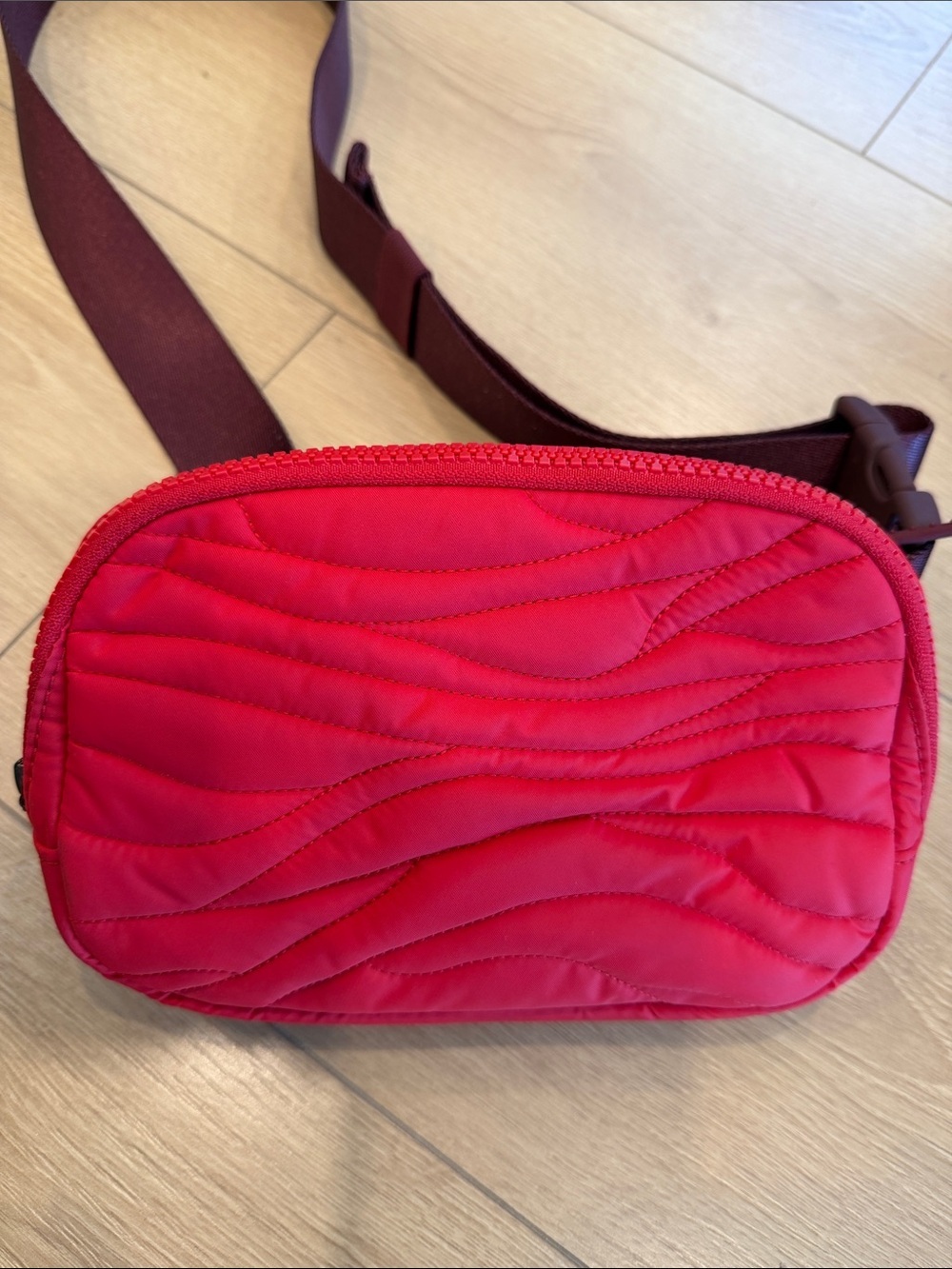 ✨Host pick✨Rare LULULEMON Olympic Team Canada Red Wine Berry Mini Crossbody Bag - Picture 5 of 7